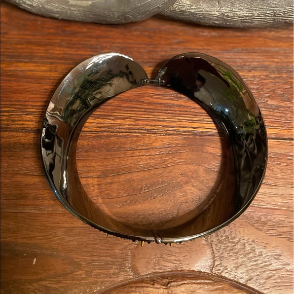 LOUIS VUITTON Spikey Fairy Collar. - Picture 4 of 15